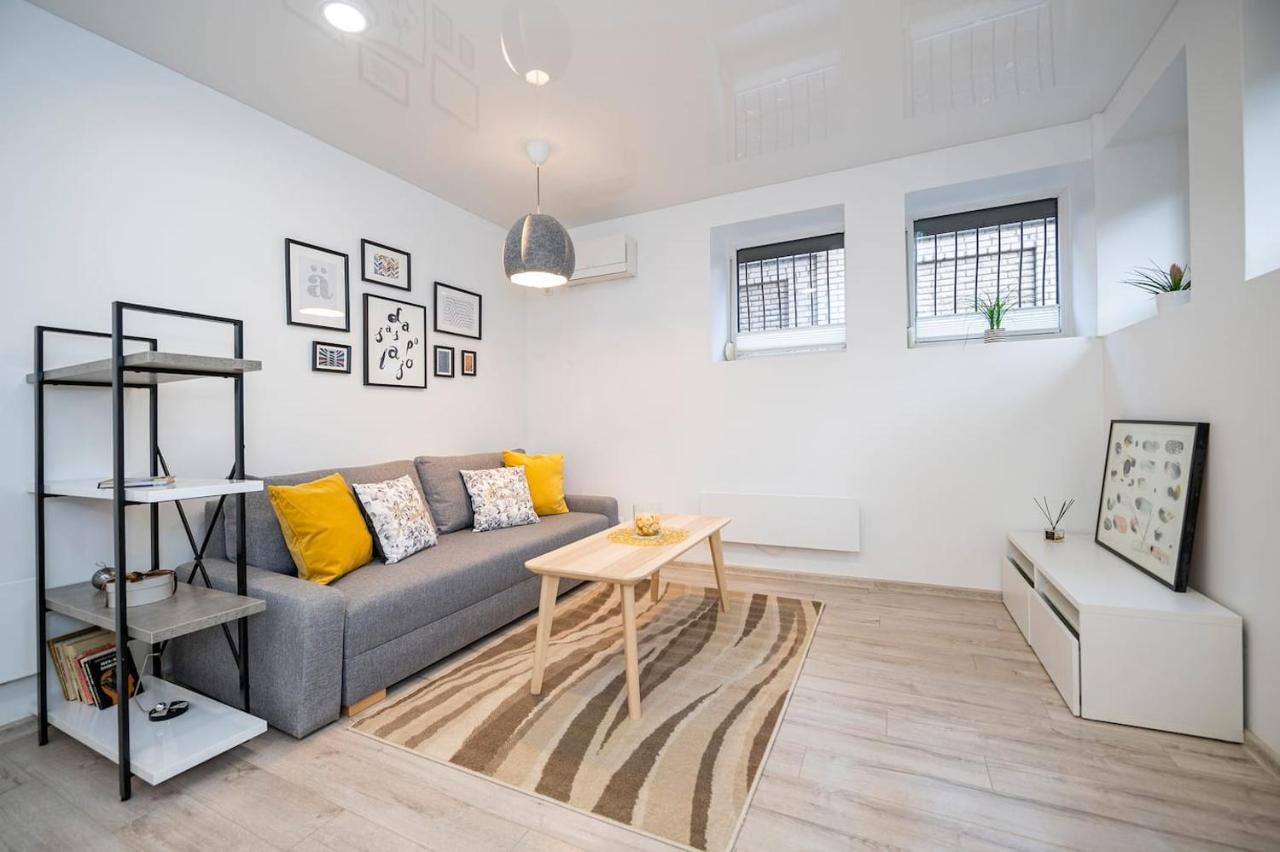 Kepezinski Centre Apartments Каунас Екстериор снимка